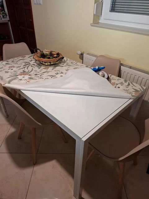 Ezra 140 cm szögletes üveg étkezőasztal