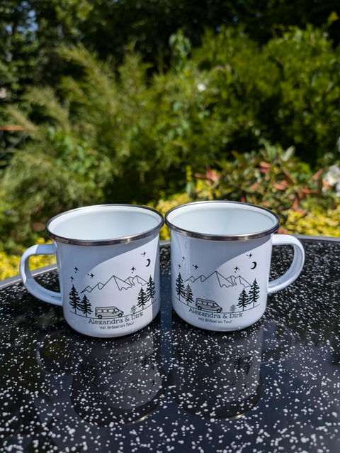 Personalisierte Emaille Camping Tasse "Bunter Camper"