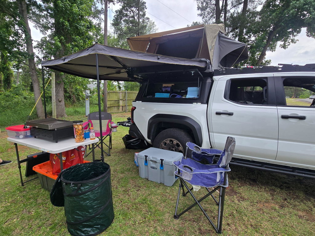 Overland Vehicle Systems HD Nomadic 270 Awning