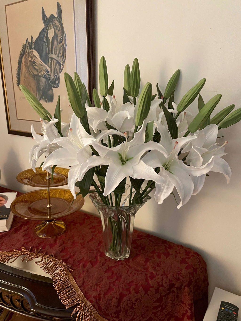 Real Touch Asiatic Lily Arrangement - White (10 Stems) – Luv Sola