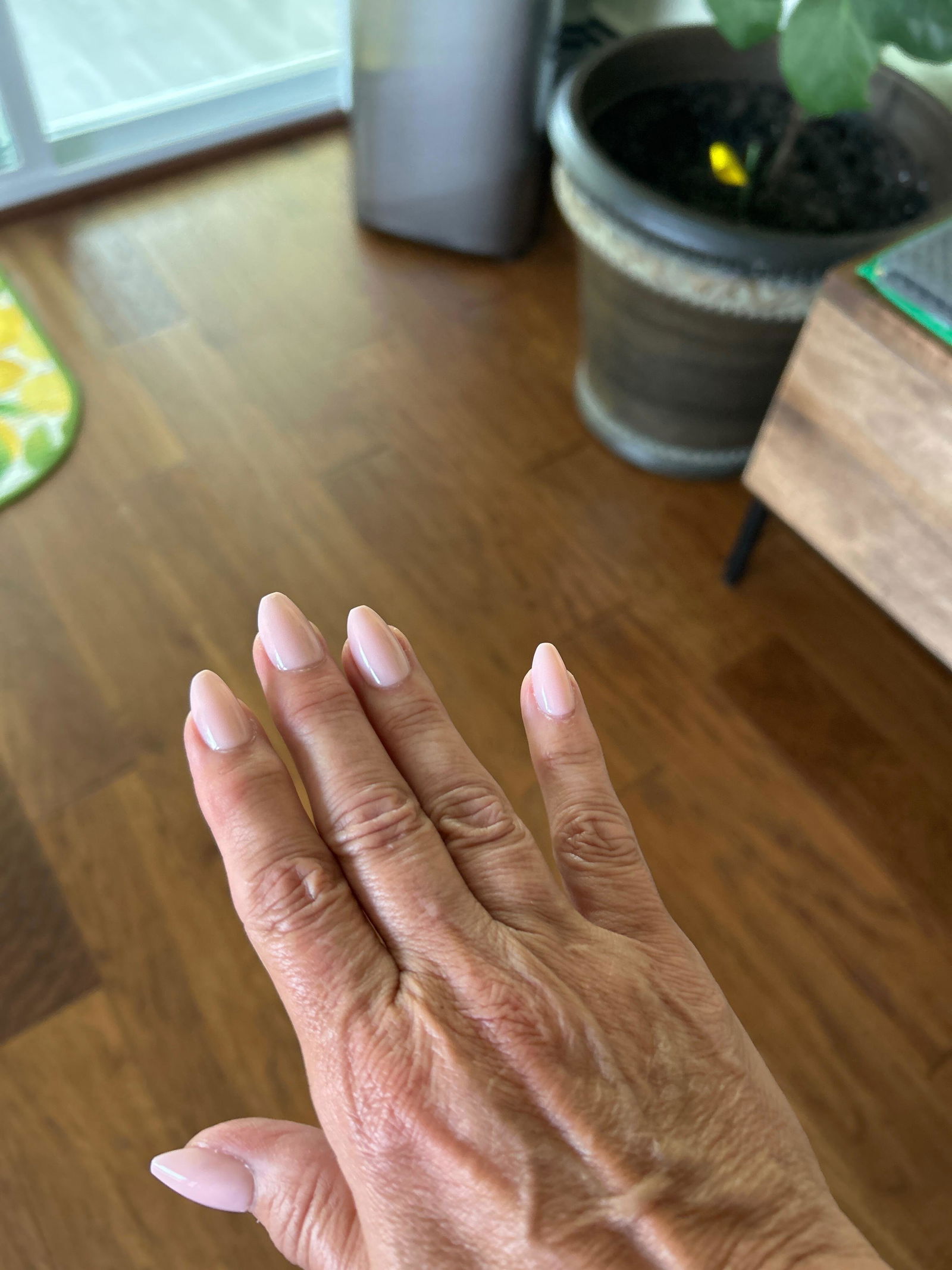 Instant Acrylic Beige Chrome Press Ons Short Almond | LUXXI