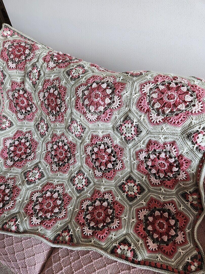 Persian Tiles Throw (Mary Maxim Mellowspun DK)