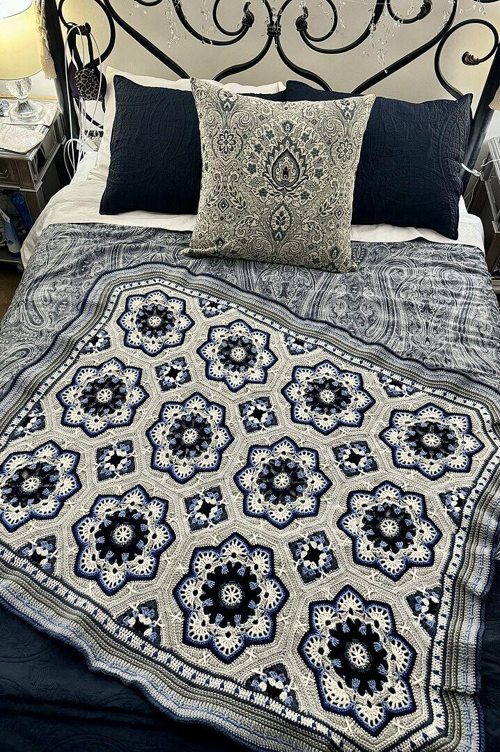 Blue Delft Blanket – Mary Maxim