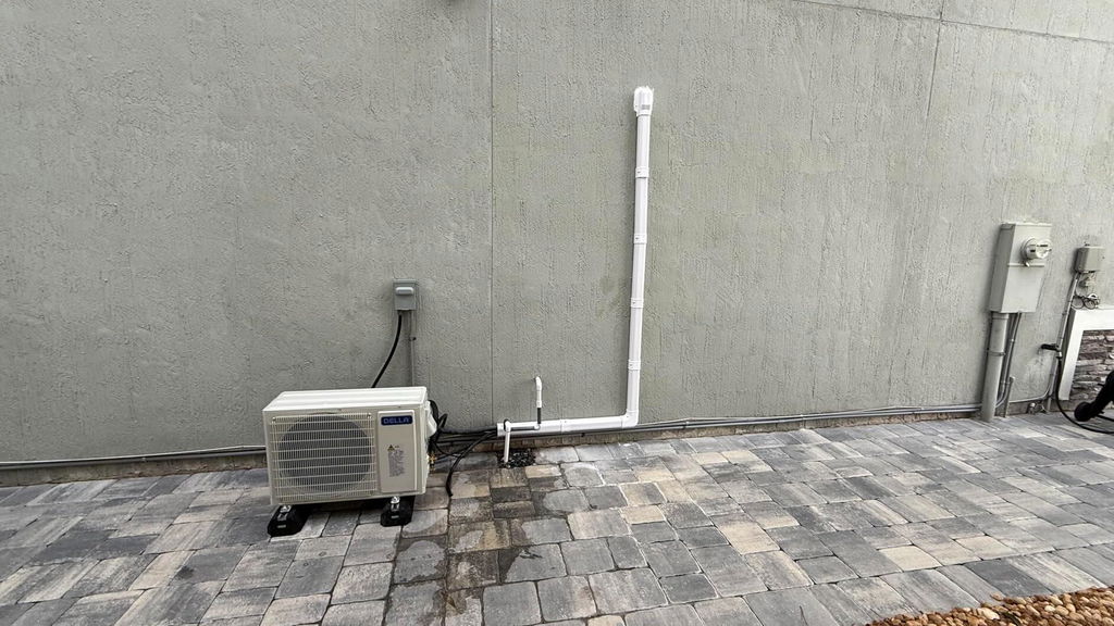 Della Umbra Series 12000 BTU SEER2 17 Mini-Split Heat Pump AC - Up to 550 Sq.Ft.