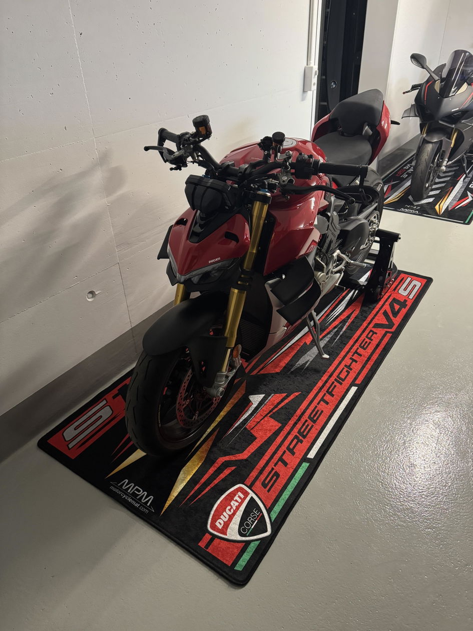 Ducati Panigale V2 Bayliss 1st Championship Garage & Pit Mat | MM7193