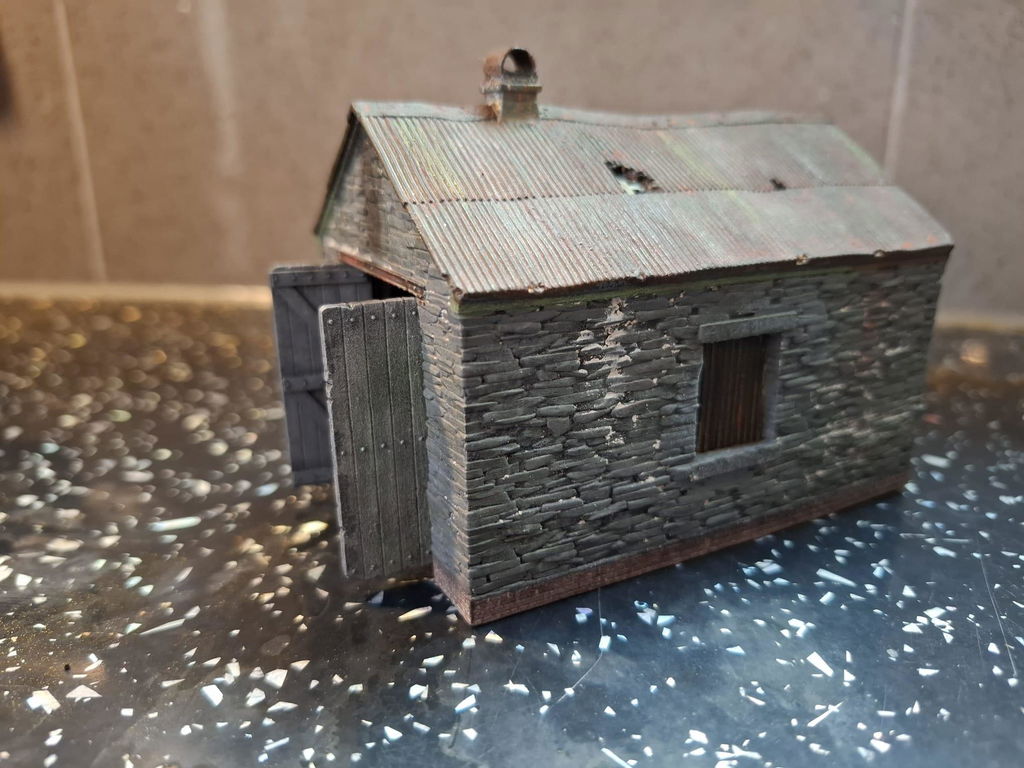 "Micro" Worn Slate Engine Shed