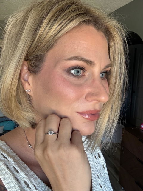 Filigree Bow Edge Moissanite Stud Earrings