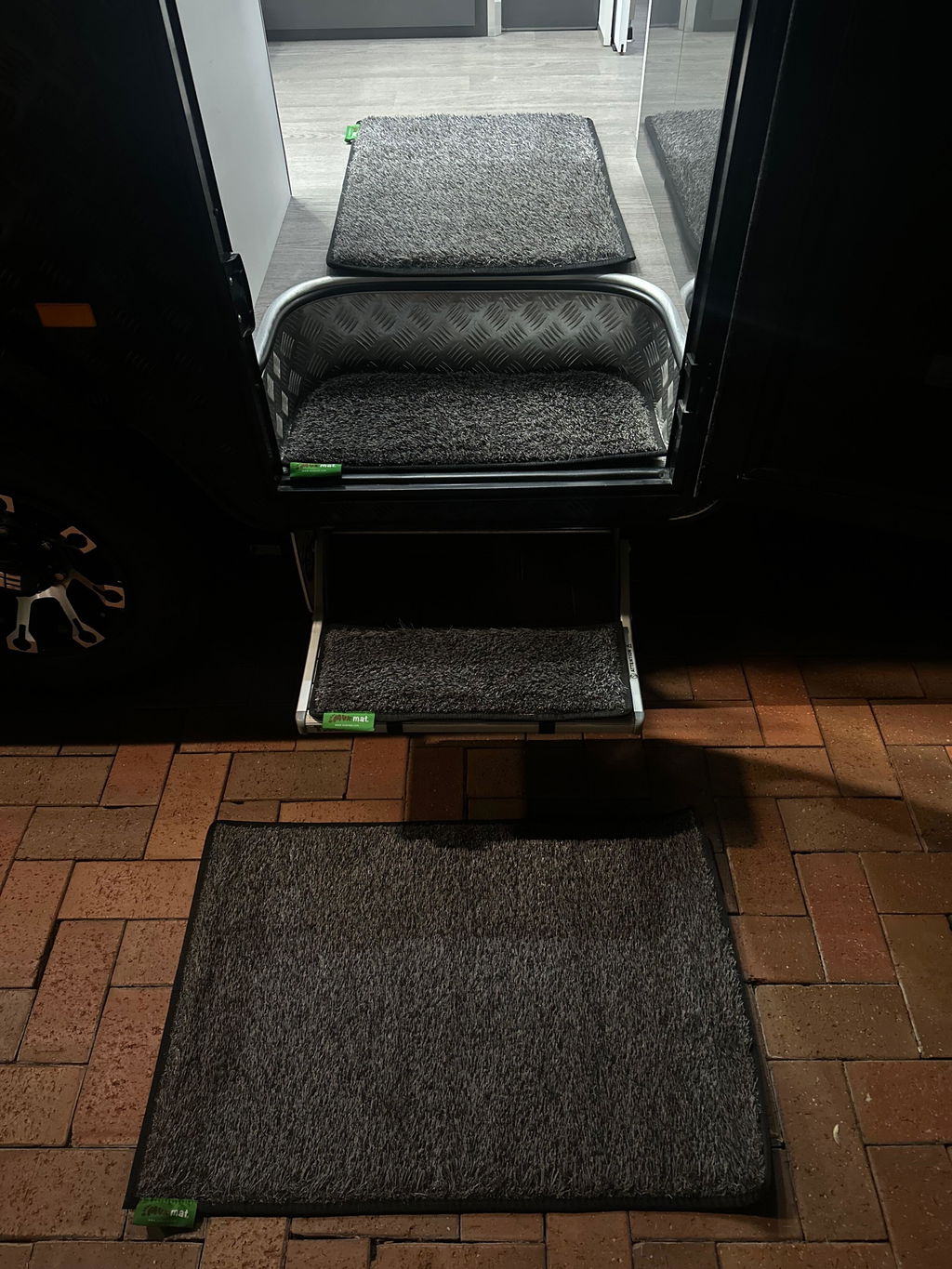 muk mat Pull-Out Step Mat