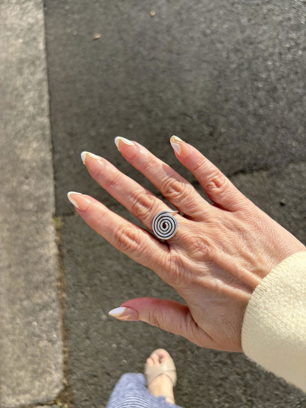 SIMPLE BUT MAKE IT A STATEMENT - SHORT ALMOND PRESS-ON NAILS