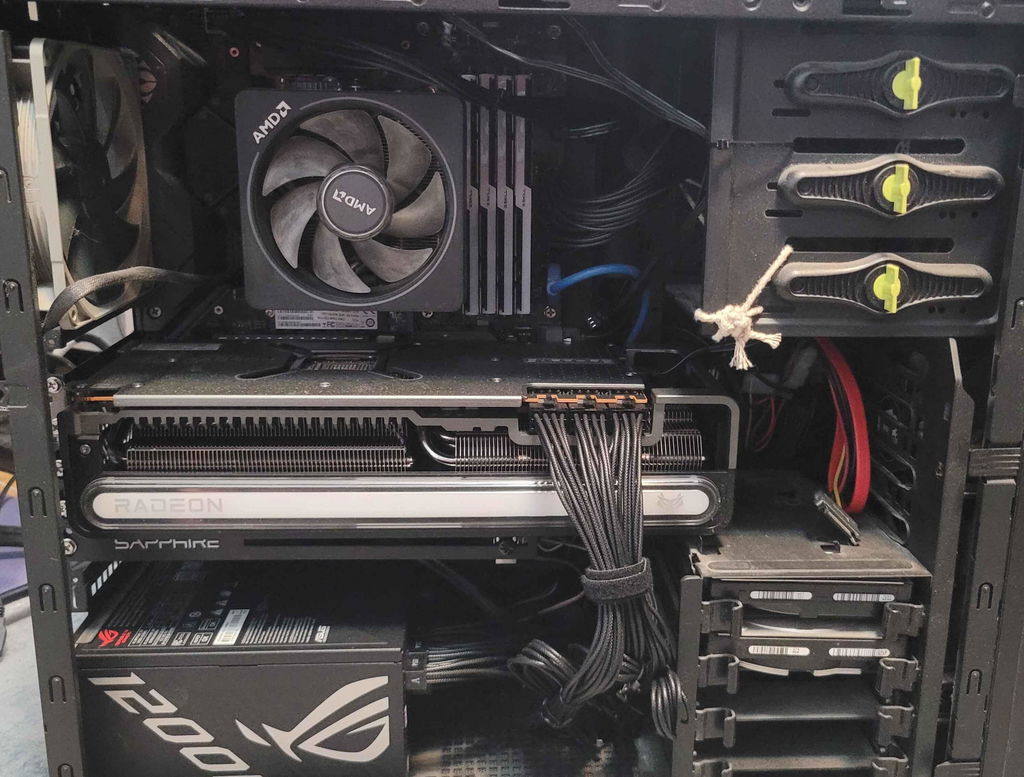 SAPPHIRE NITRO+ AMD Radeon RX 7900 XTX VAPOR-X 24GB (11322-01)