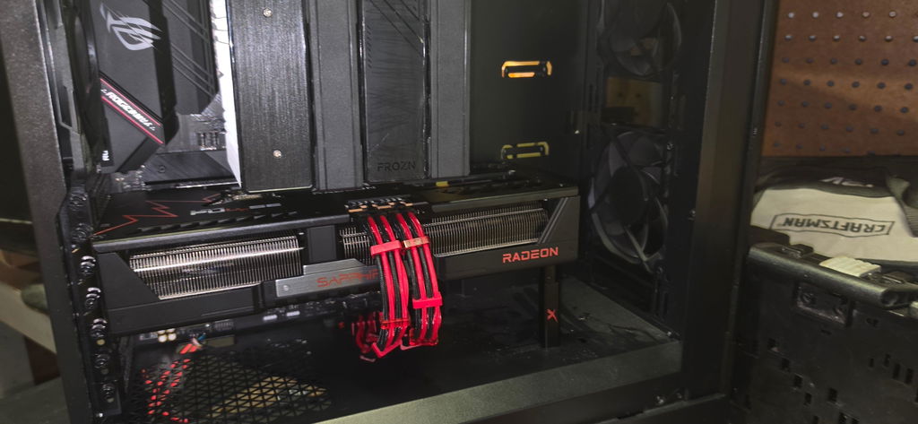SAPPHIRE PULSE AMD Radeon RX 9070 XT 16GB GDDR6 (11348-03)