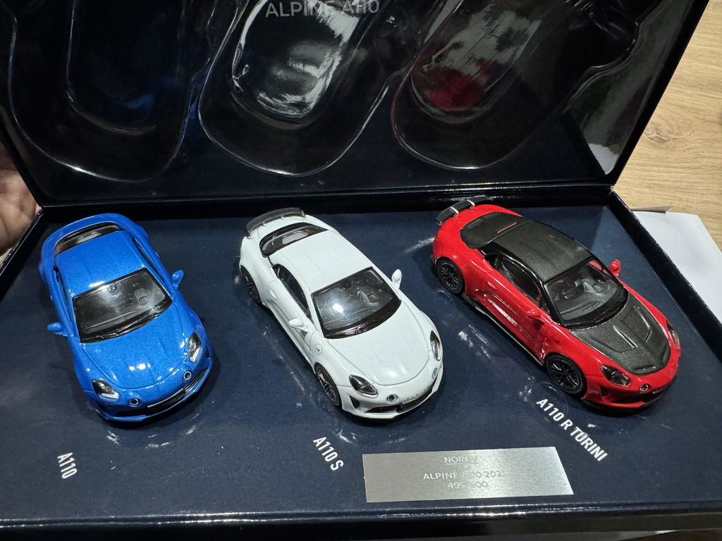 Gift Box Alpine A110 2025 French Flag colors 1:43 - 500 pcs – Norev