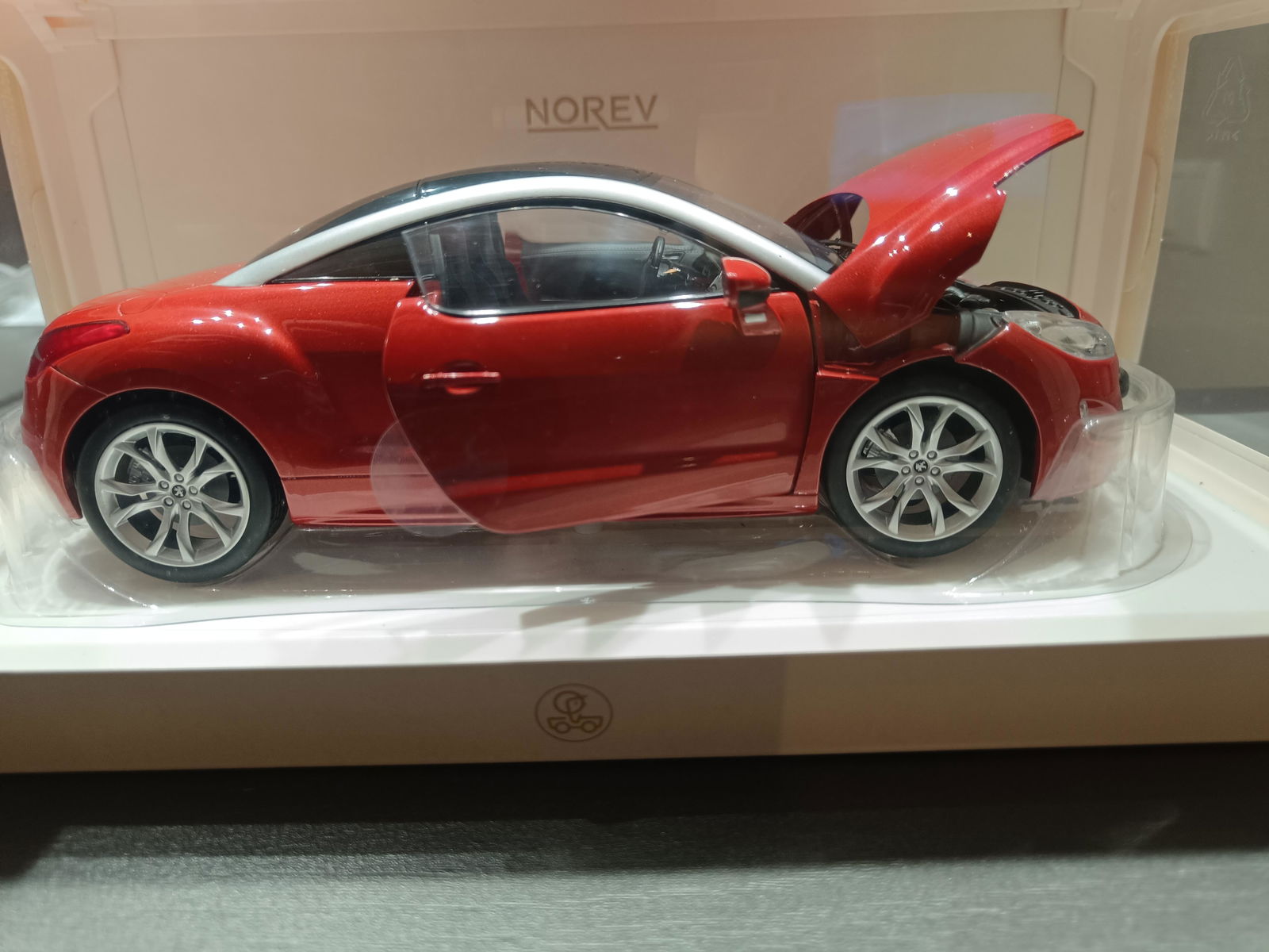 Peugeot RCZ 2010 Rouge Tourmaline 1/18 - 200pcs (sku: 184876
