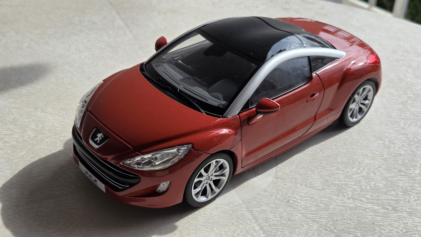 Peugeot RCZ 2010 Rouge Tourmaline 1/18 - 200pcs (sku: 184876