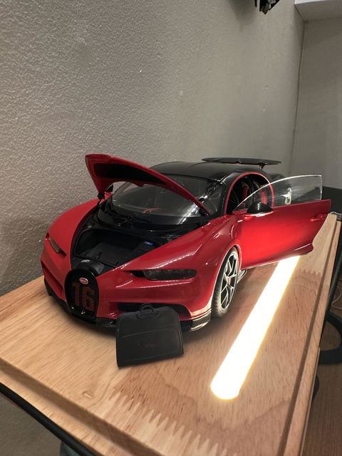 Bugatti Chiron Sport Italian Red / Carbon 2019 1:18 – Norev
