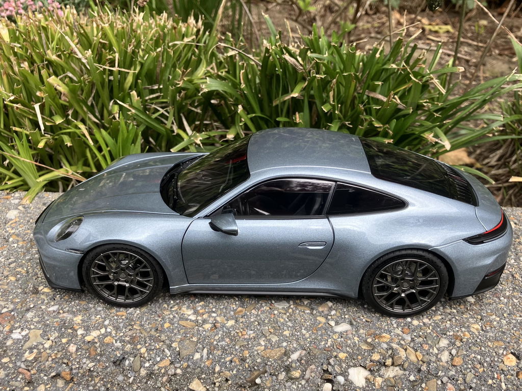 Porsche 911 Carrera 2025 964 polarsilvermetallic 1:18 – Norev