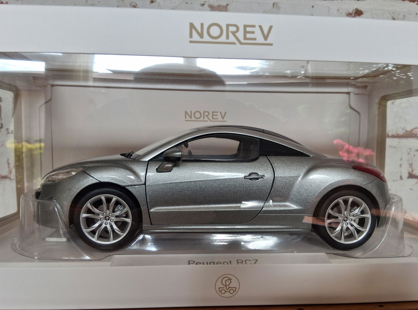 Peugeot RCZ 2010 Mercury Grey 1:18 – Norev