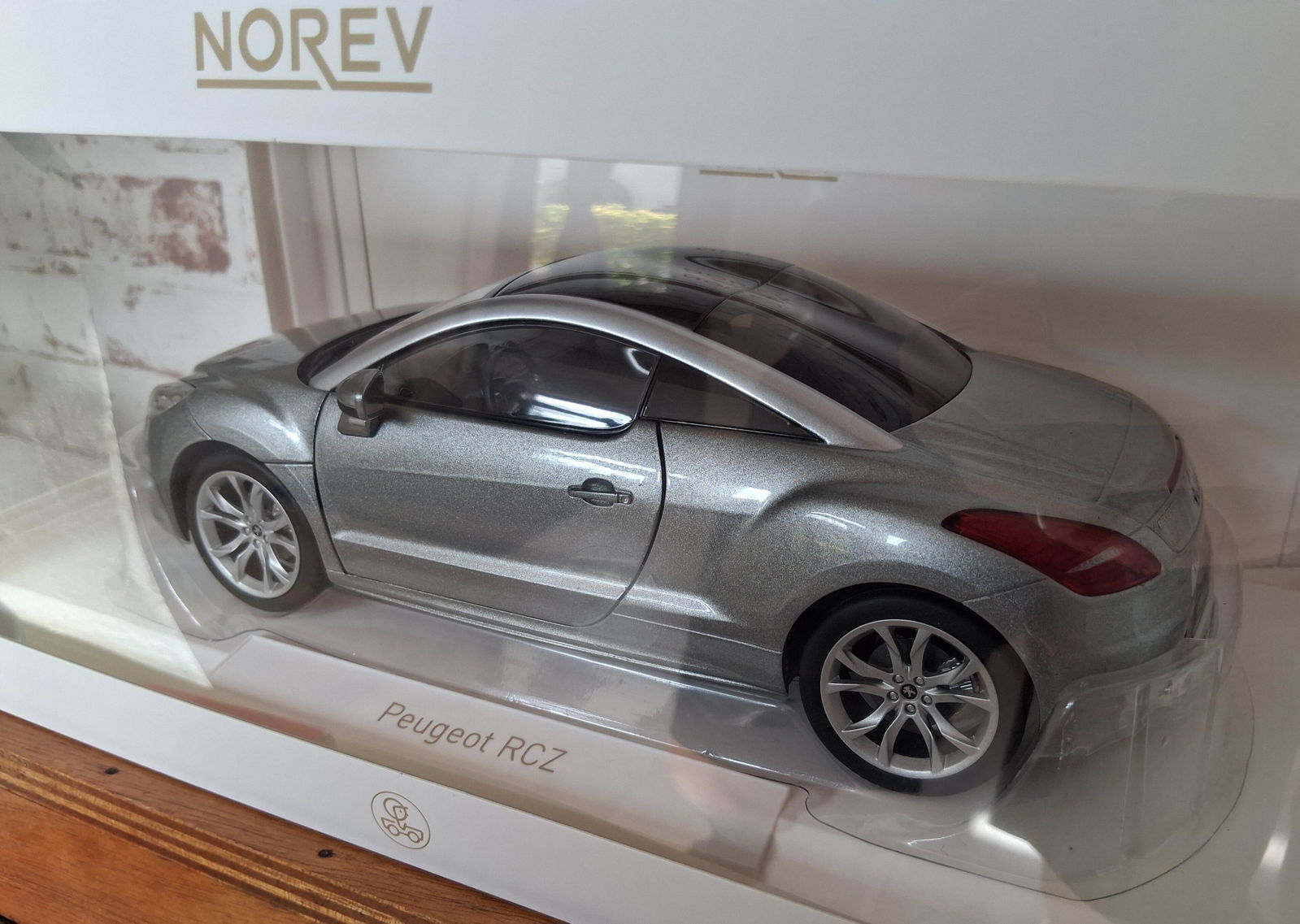 Peugeot RCZ 2010 Mercury Grey 1:18 – Norev