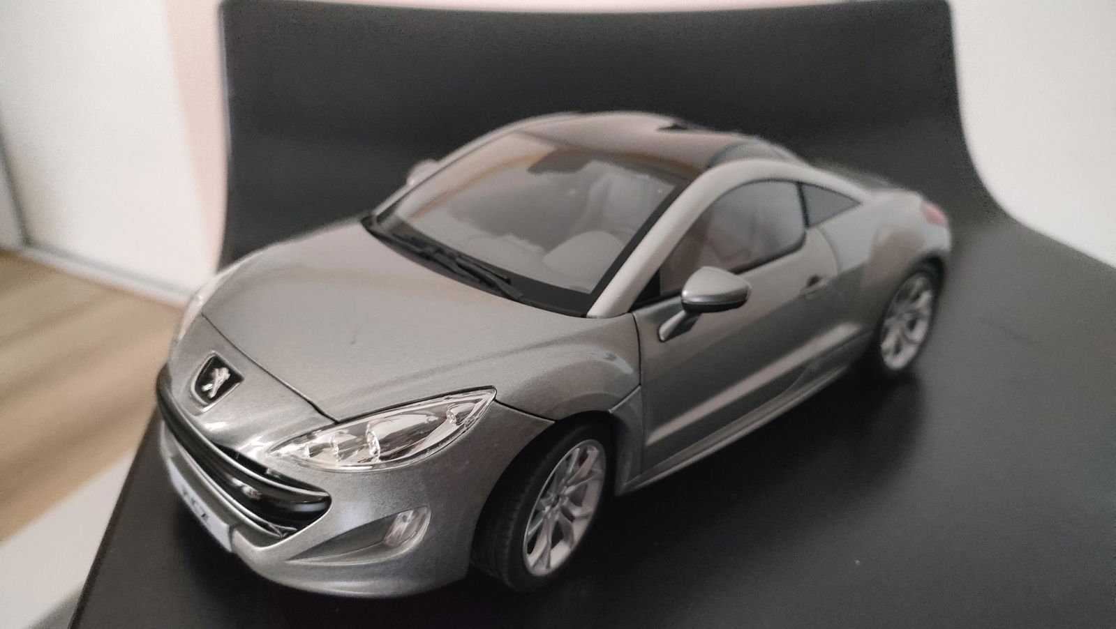 Peugeot RCZ 2010 Mercury Grey 1:18 – Norev
