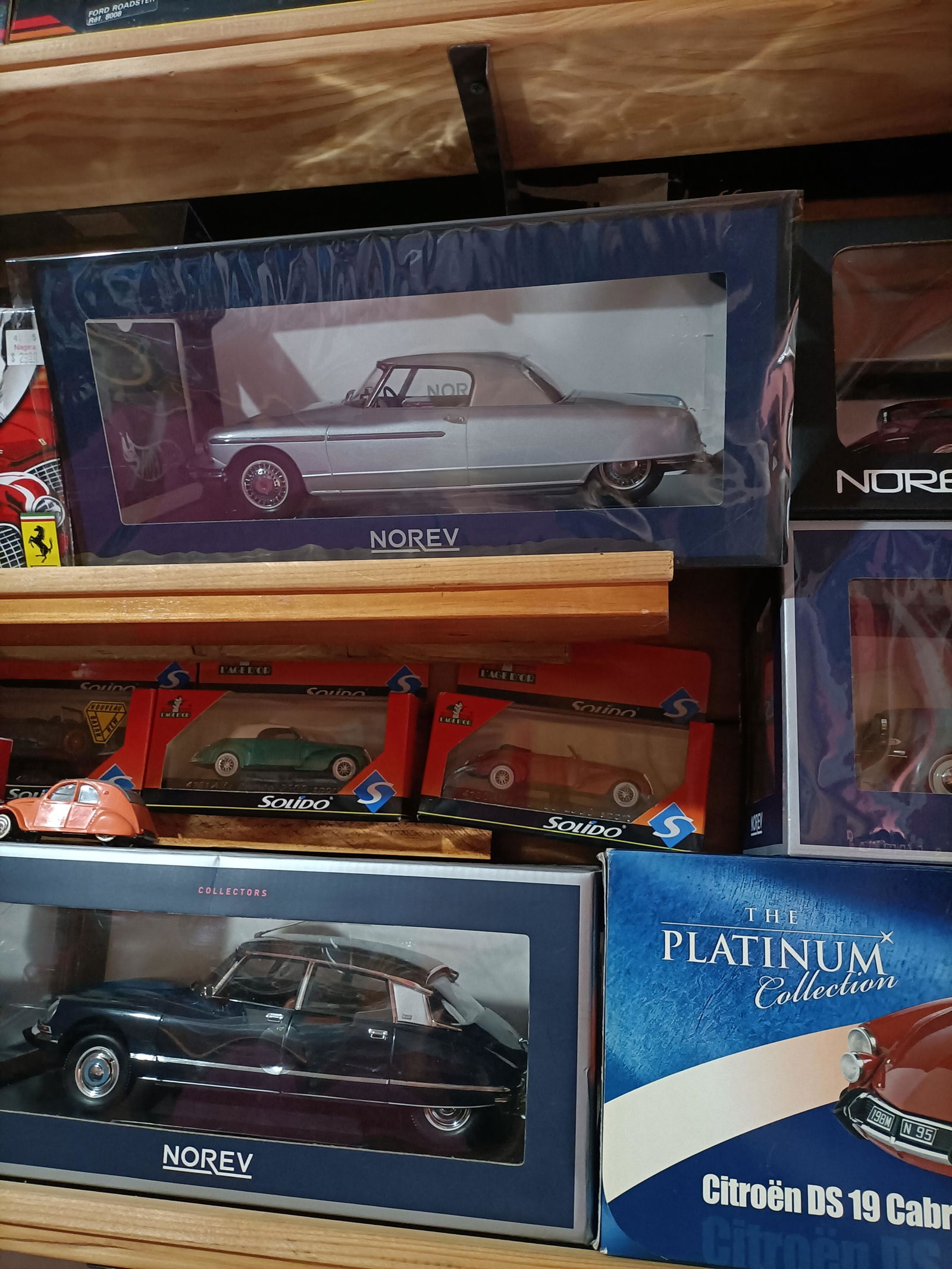 Citroën DS 19 Le Dandy 1964 Silver 1:18 - 200pcs – Norev
