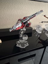 Display stand 3D-ENGV angled for Lego 75362 Ahsoka Tano's T-6 Jedi Shuttle + minifigures slots (A1102)