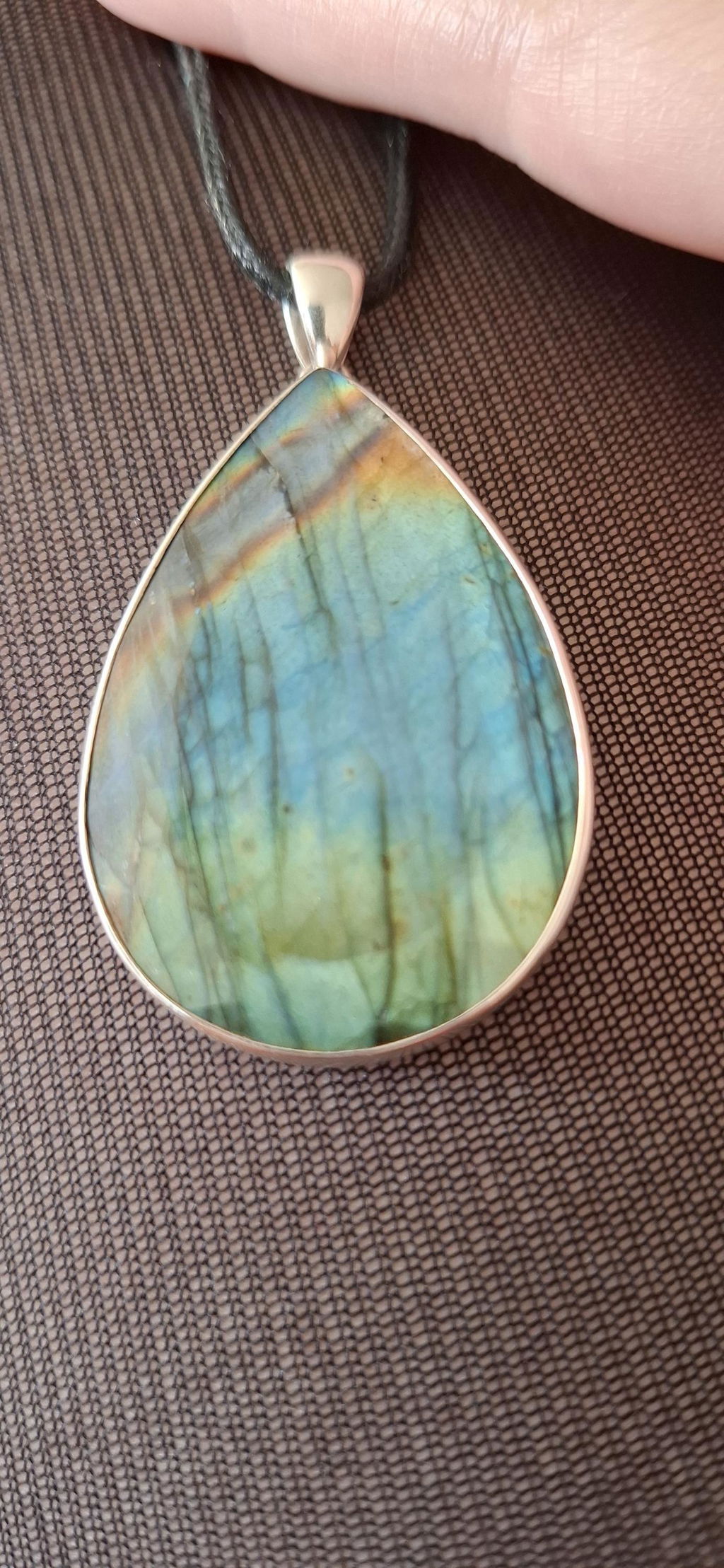 Pendentif goutte en argent massif avec Labradorite multicolore - Essential