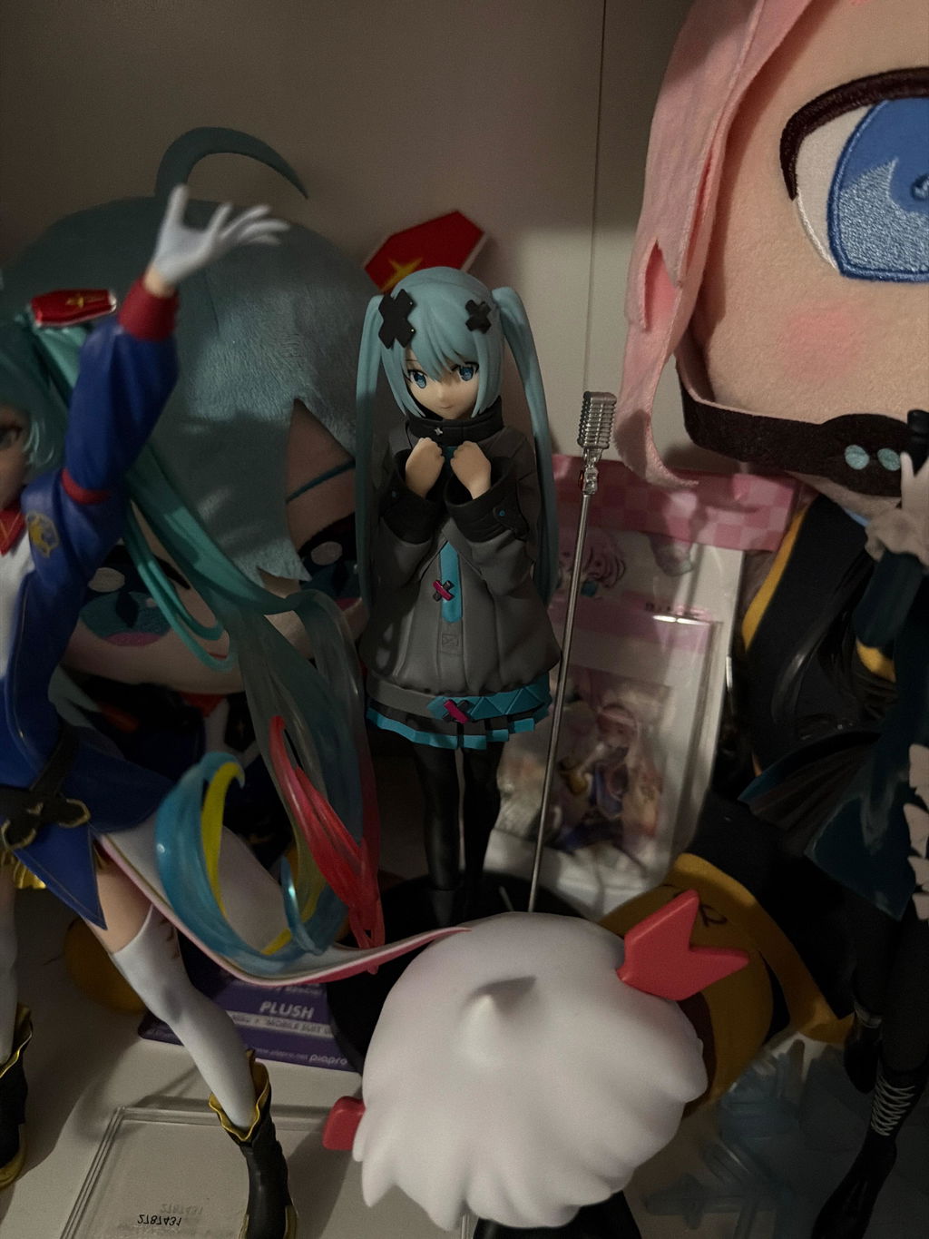 COLORFUL STAGE! The Movie: A Miku Who Can't Sing" "Shuttered SEKAI Hatsune Miku" - Prize Figure