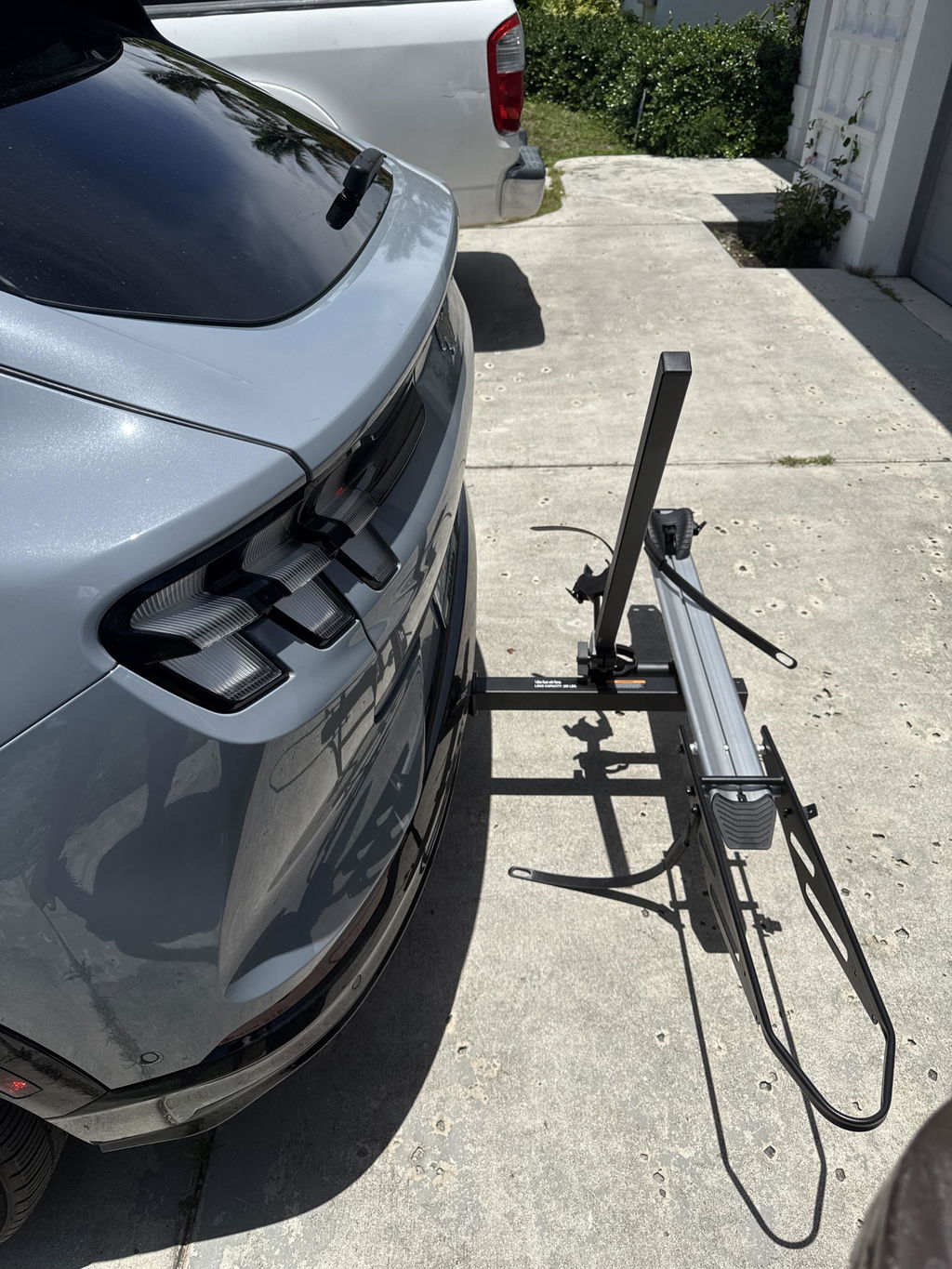 Single Hitch E-Bike Rack with Ramp and Lock