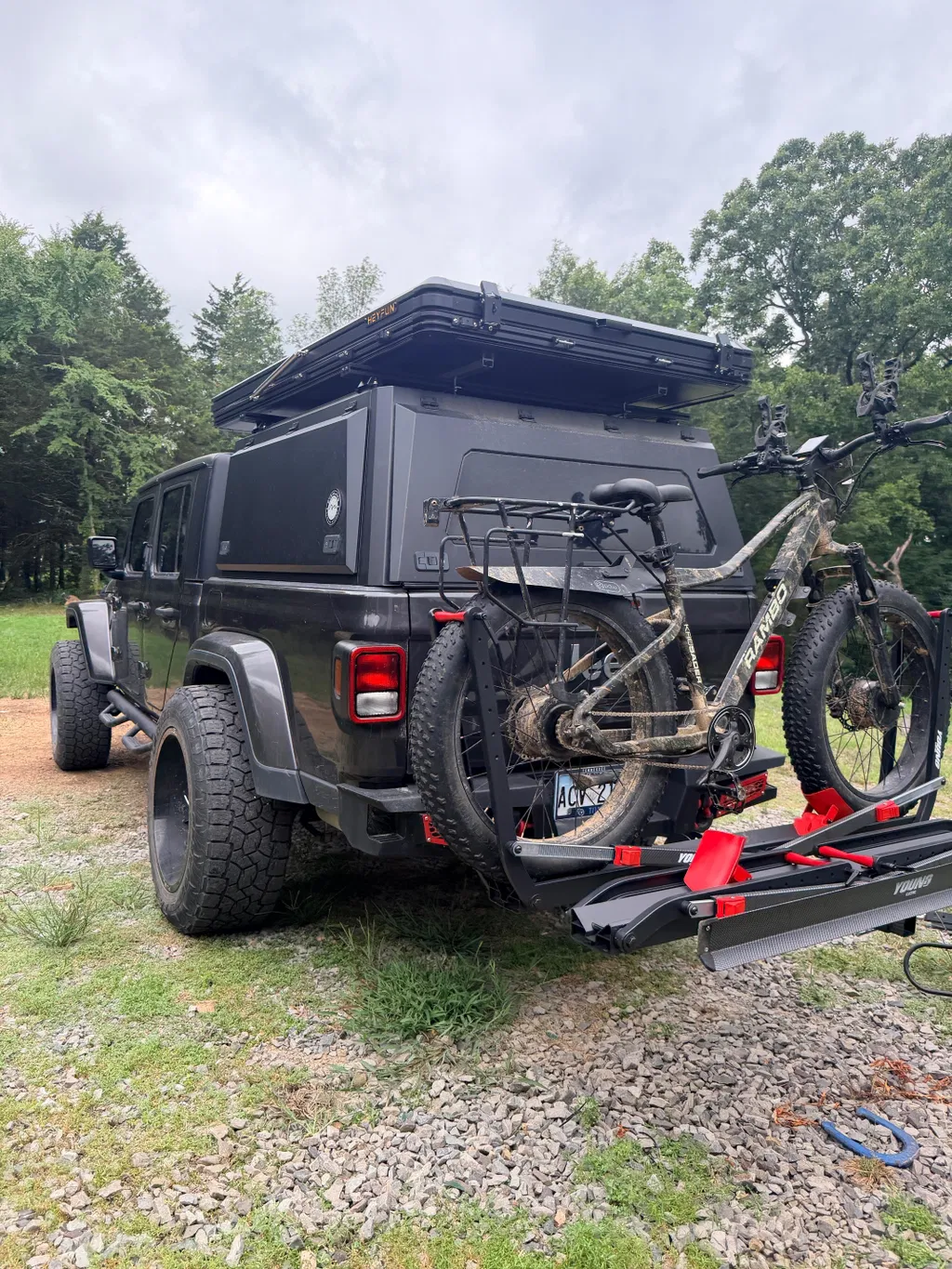 200lbs Capacity Tire-Clamp E-bike Rack with Ramp