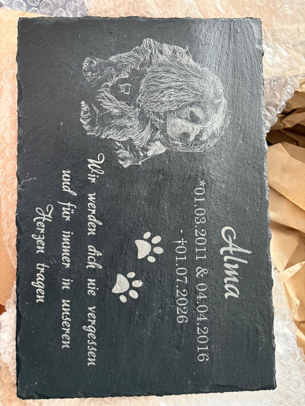 Personalisierter Schiefer Tiergrabstein 30x20cm - Foto Lasergravur