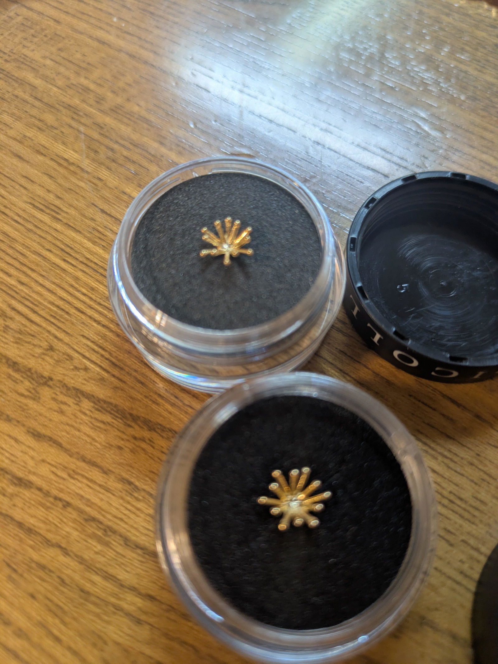 花火のボディピアス │K18yg ファイヤーワーク 軟骨ピアス – PICOLLET