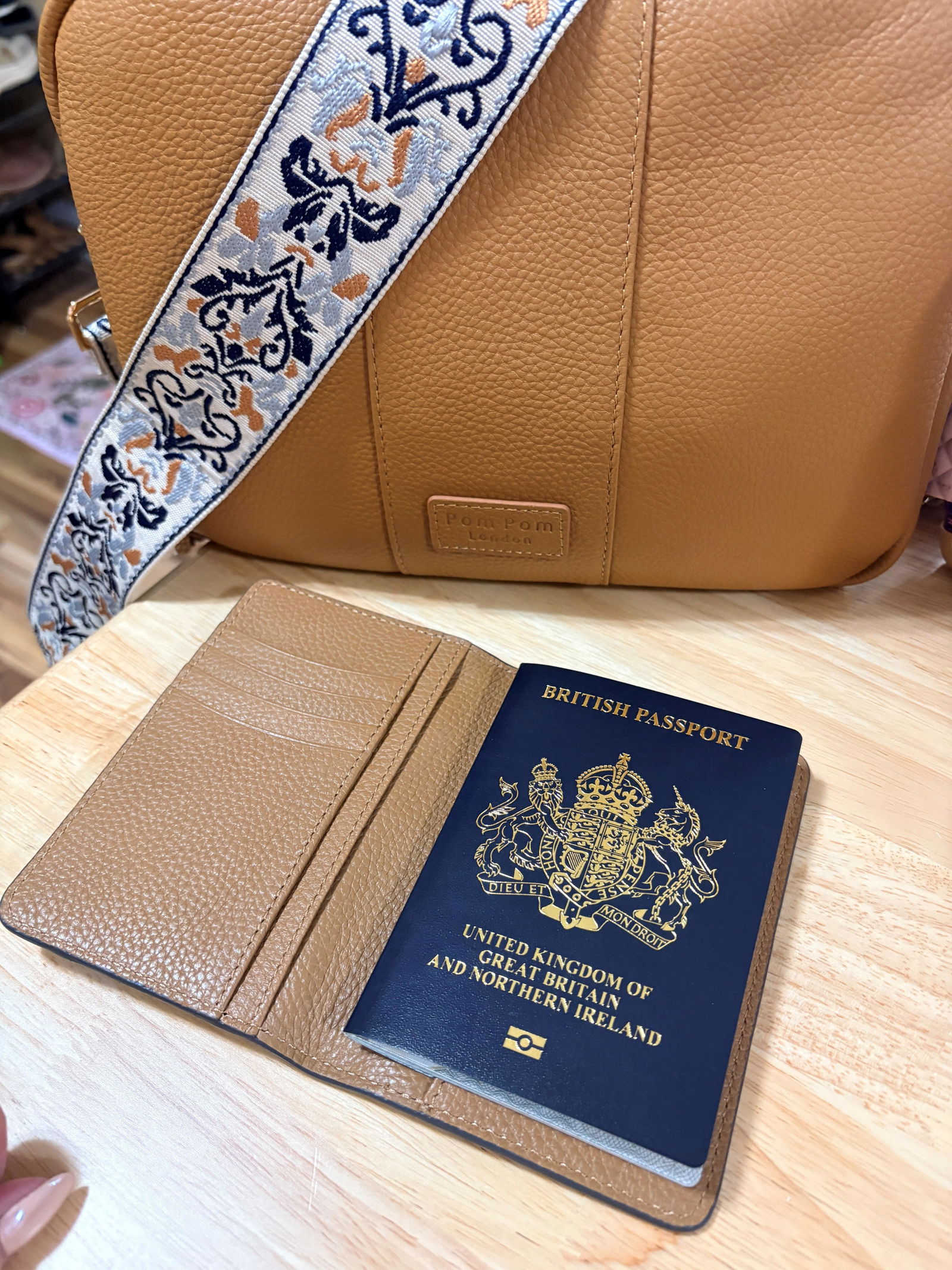 City Slim Crossbody Bag & Card Holder Mocha Bundle – Pom Pom London