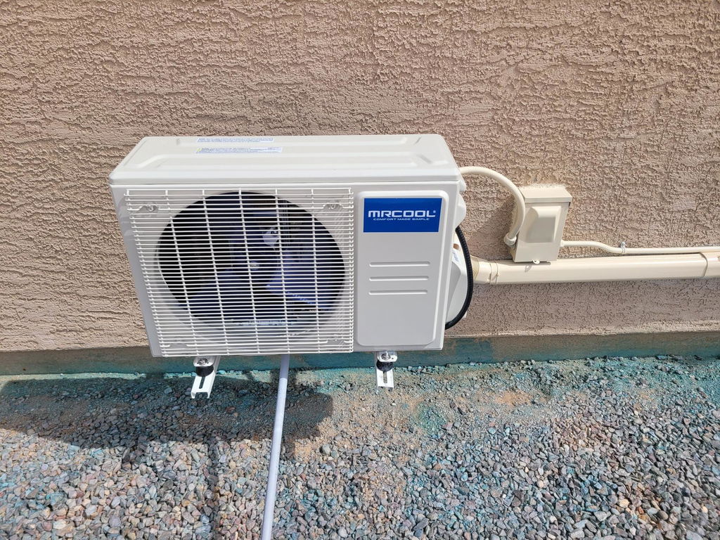 MRCOOL DIY® 5th Gen EasyPro 9,000 BTU Single Zone Mini Split Complete System 115V with 16 ft. DIY Quick Connect Line Set and DIYPRO Cable, EZPRO-09-HP-11516D-O
