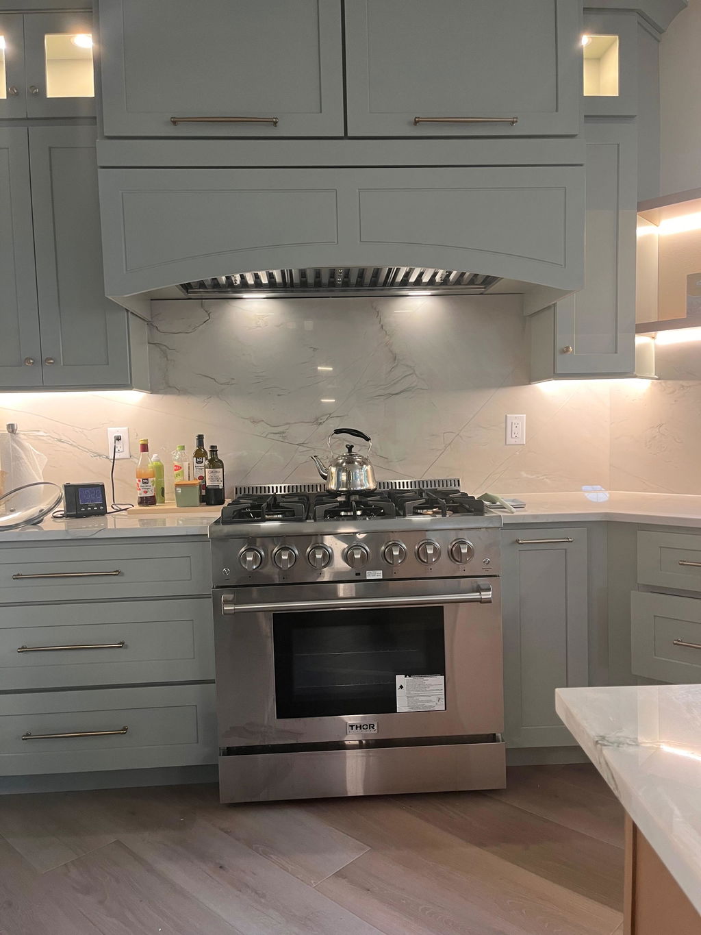 THOR Kitchen 36 in. Professional Natural Gas Range in Stainless Steel, HRG3618U