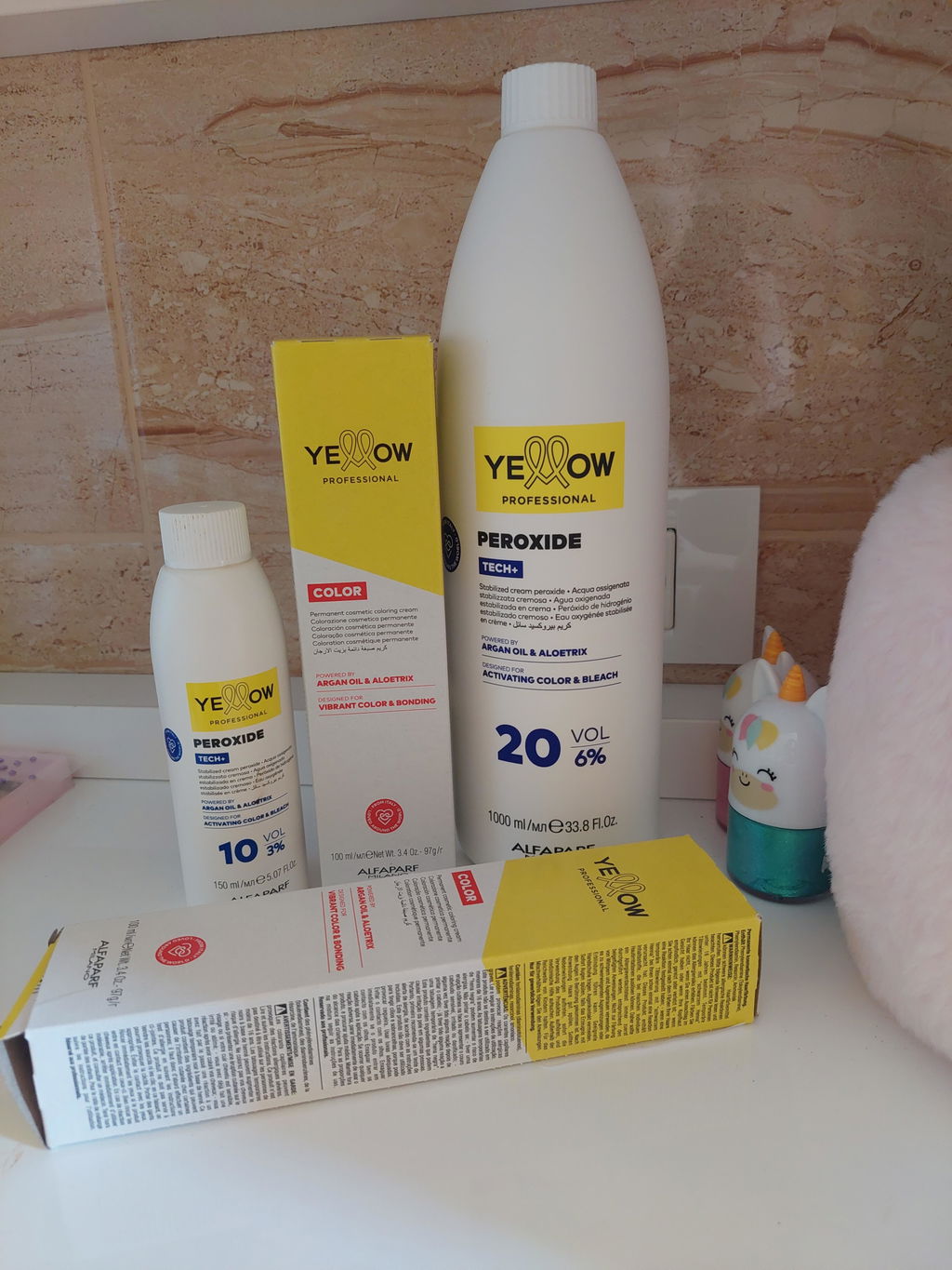 YELLOW Peroxide Tech+ 6% 20Vol – Emulsie Oxidantă Profesională pentru Colorare Uniformă și Strălucitoare
