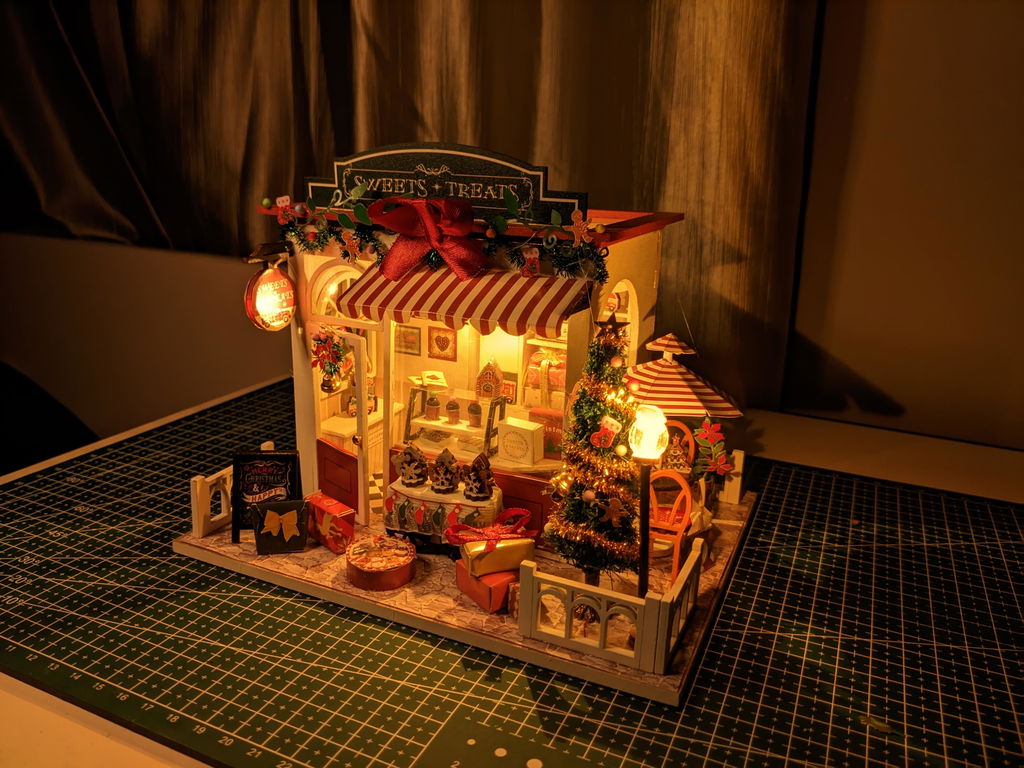 PC2319 Sweets & Treats Christmas Dollhouse Miniatures Best Christmas Gifts