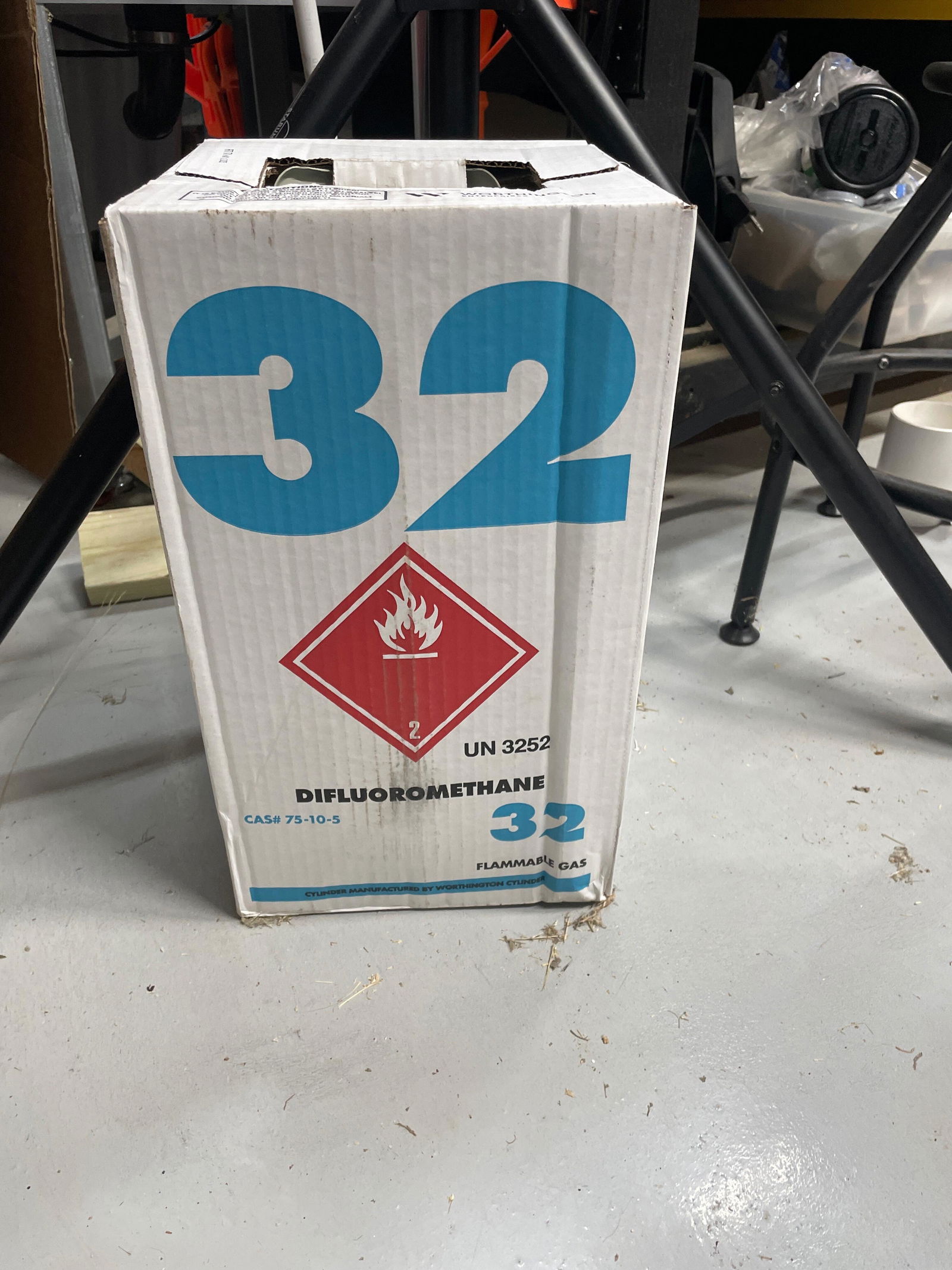 R-1234yf 8-Can Pack (8oz) | Refrigerants Center