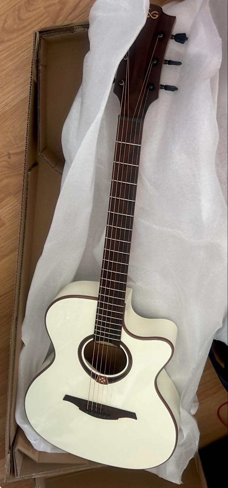 LAG TRAMONTANE 70 TN70A AUDITORIUM NYLON - Richards Guitars Of