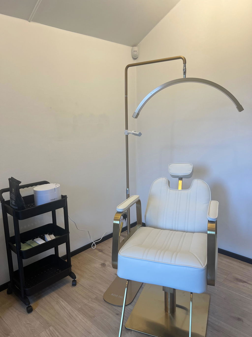 Multi-Angle Half Moon Lamp - Professional LED Beauty Light 28” | RJ Moon Pro X