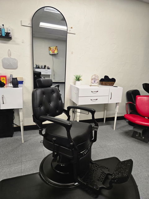 ADAMS Vintage Barber Chair