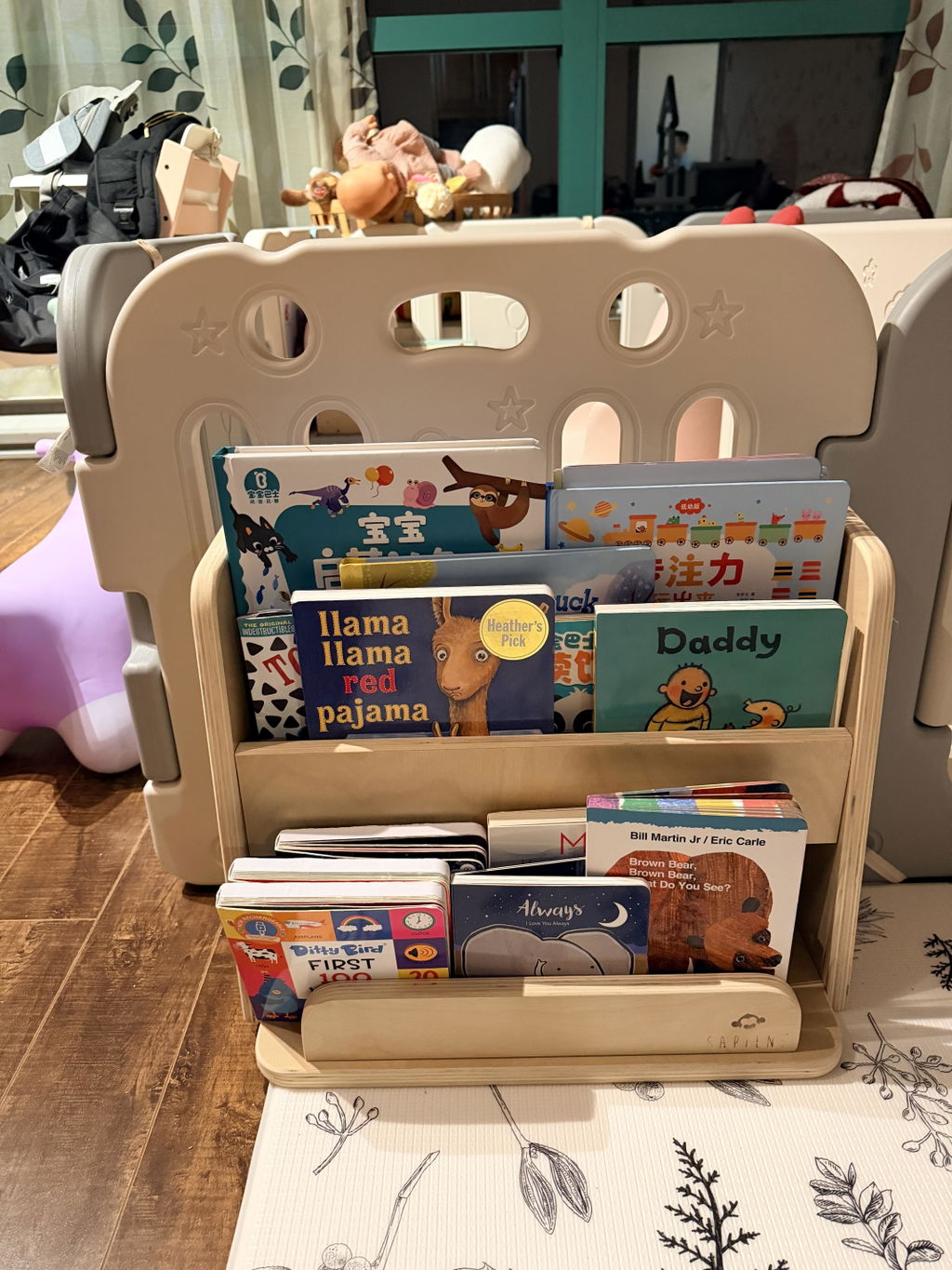 GUAVA - Montessori Bookshelf