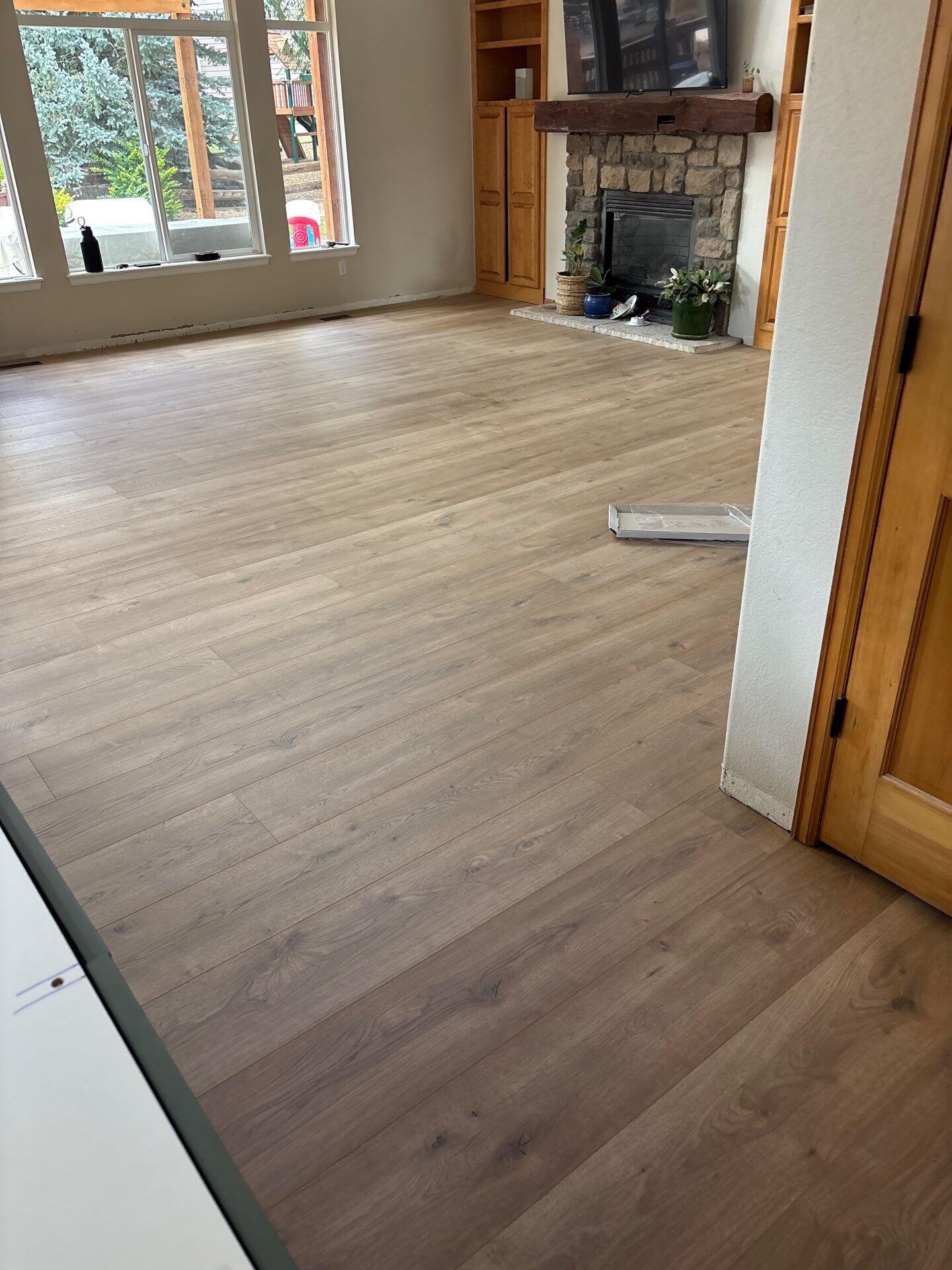 Florence Peak | Natural Blonde Oak Sequoia Flooring | Waterproof Lamin
