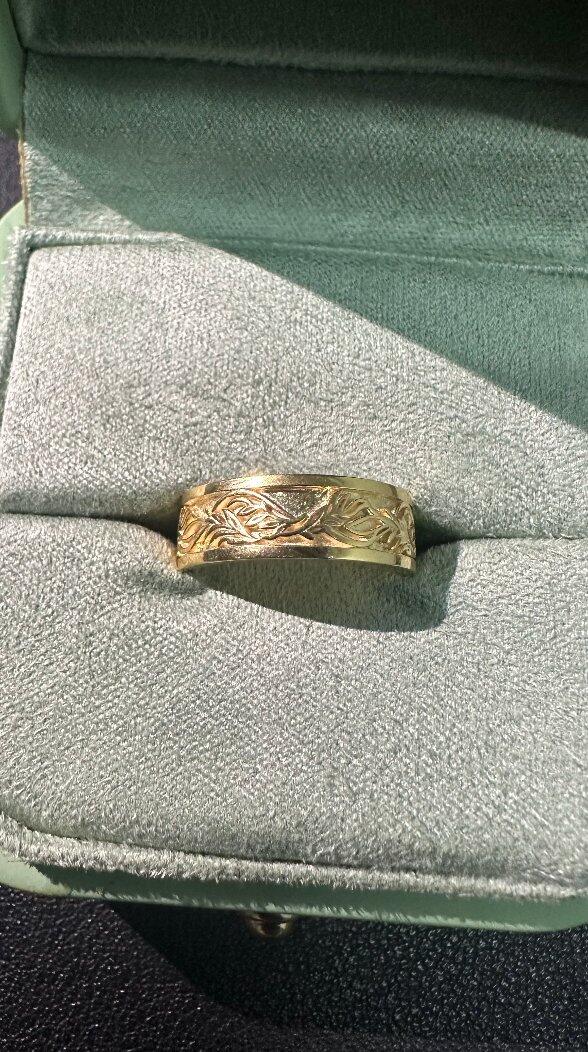 Timeless Promise | Wide Maple Leaf Wedding Band
