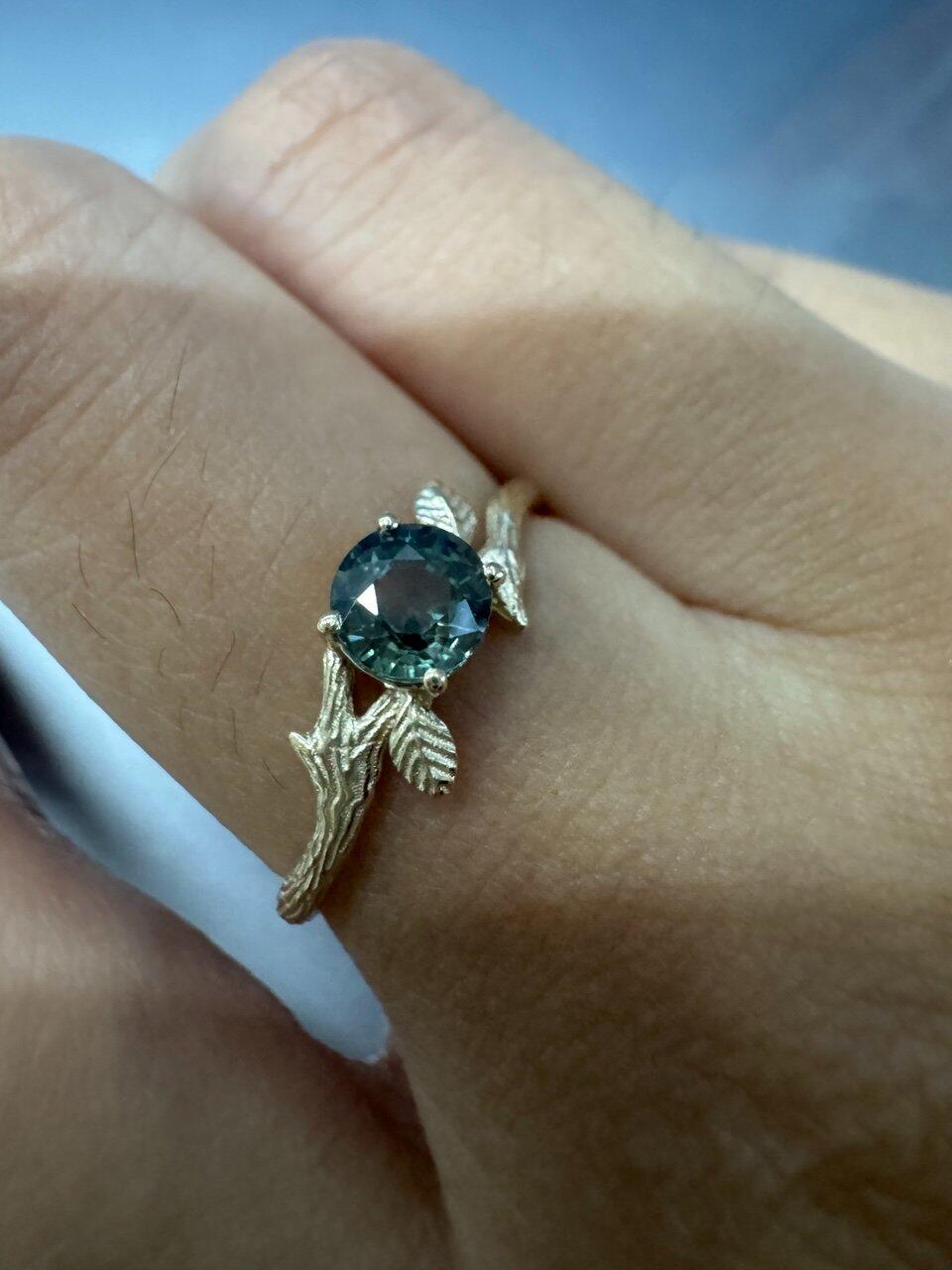 Aurelia’s Twine | Green Blue Sapphire Twig Ring