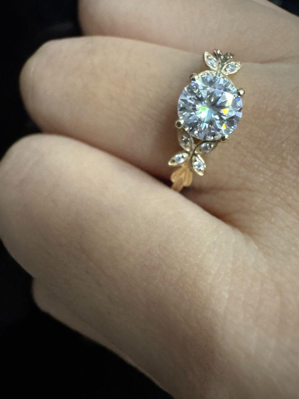 Flora’s Sprig | Round Cut Diamond Leafy Engagement Ring