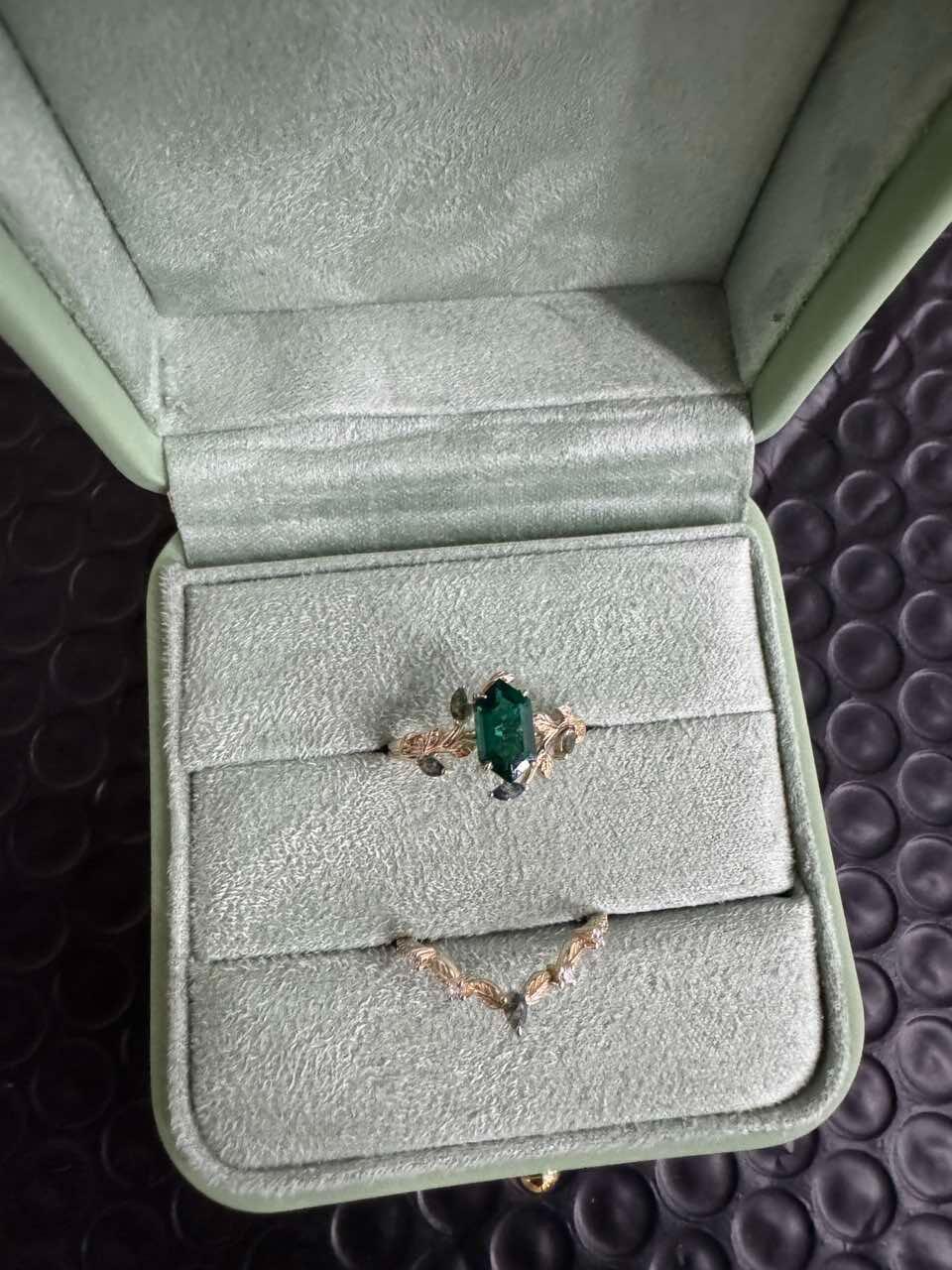 Daphne Moss Agate Hexagon Vine Emerald Engagement Ring Set 2pcs