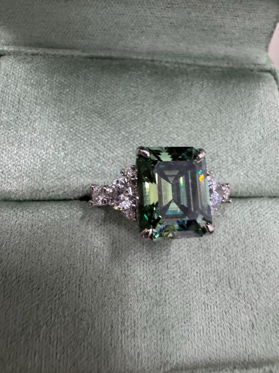 Flora's Ode | 3CT Green Emerald Engagement Ring