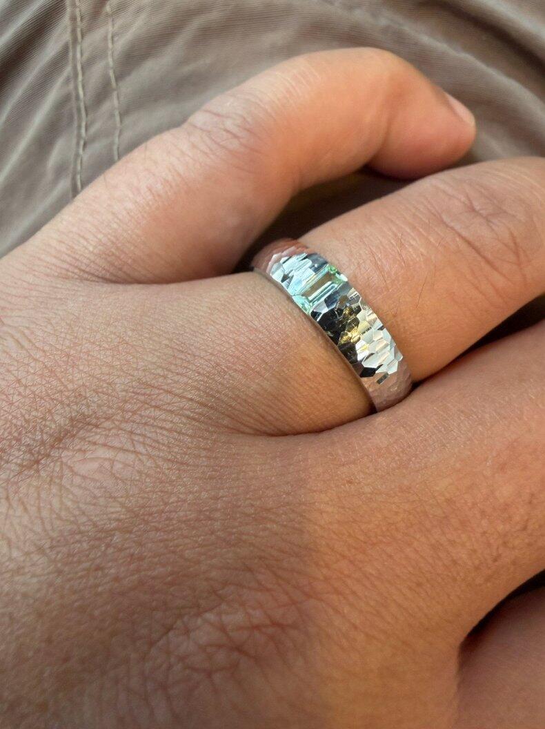 The Retro Keystone | 5MM Hammered Emerald Men's Wedding Band