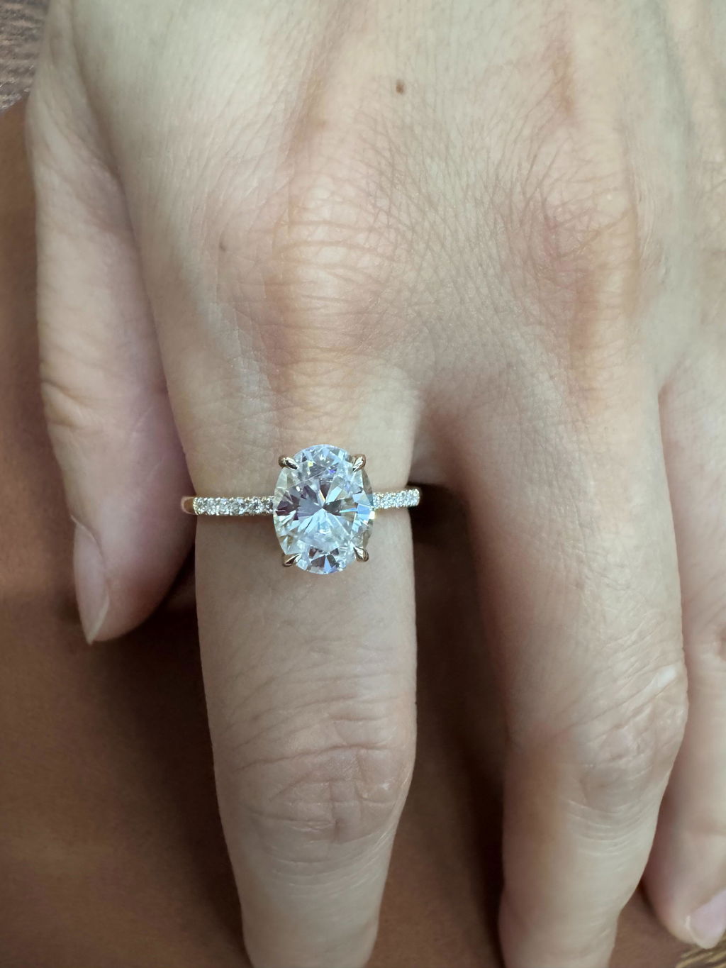 Luna‘s Silhouette | 2CT Classic Oval Cut Diamond Engagement Ring