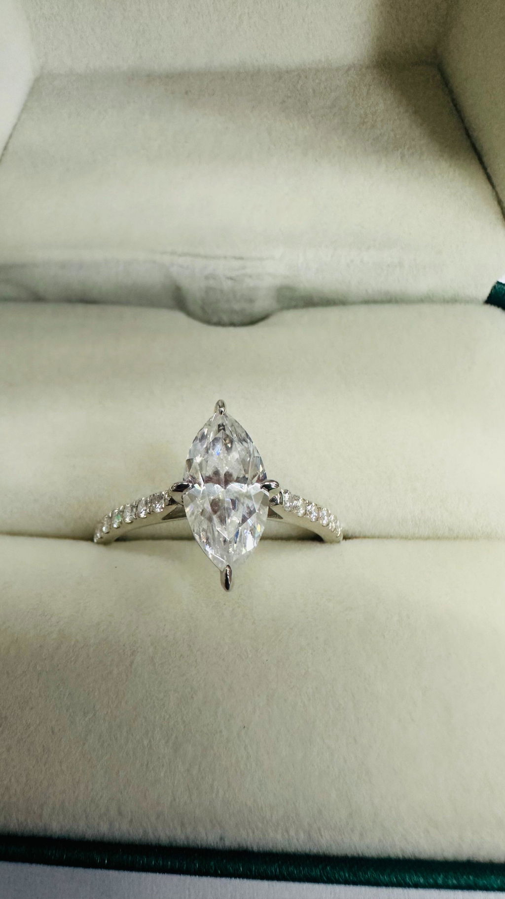 Grace‘s Minimal | Marquise Diamond Solitaire Engagement Ring with Pave Band